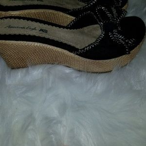 Size 6.5 American Eagle black and tan sandals